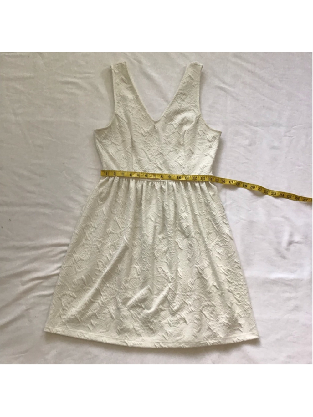 Everly Women Elegant Summer Fun White Textured V-Neck Mini Dress Size L - Picture 9 of 11